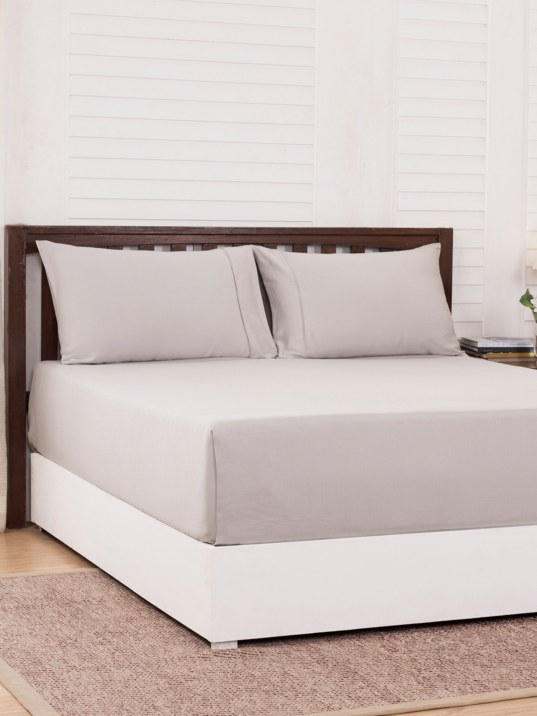 

MASPAR Grey Solid 200 TC Cotton 1 Queen Bedsheet with 2 Pillow Covers