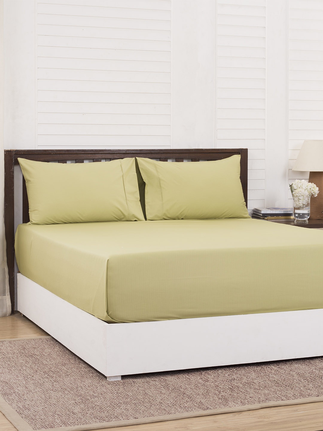 

MASPAR Green Solid 200 TC Cotton 1 Queen Bedsheet with 2 Pillow Covers