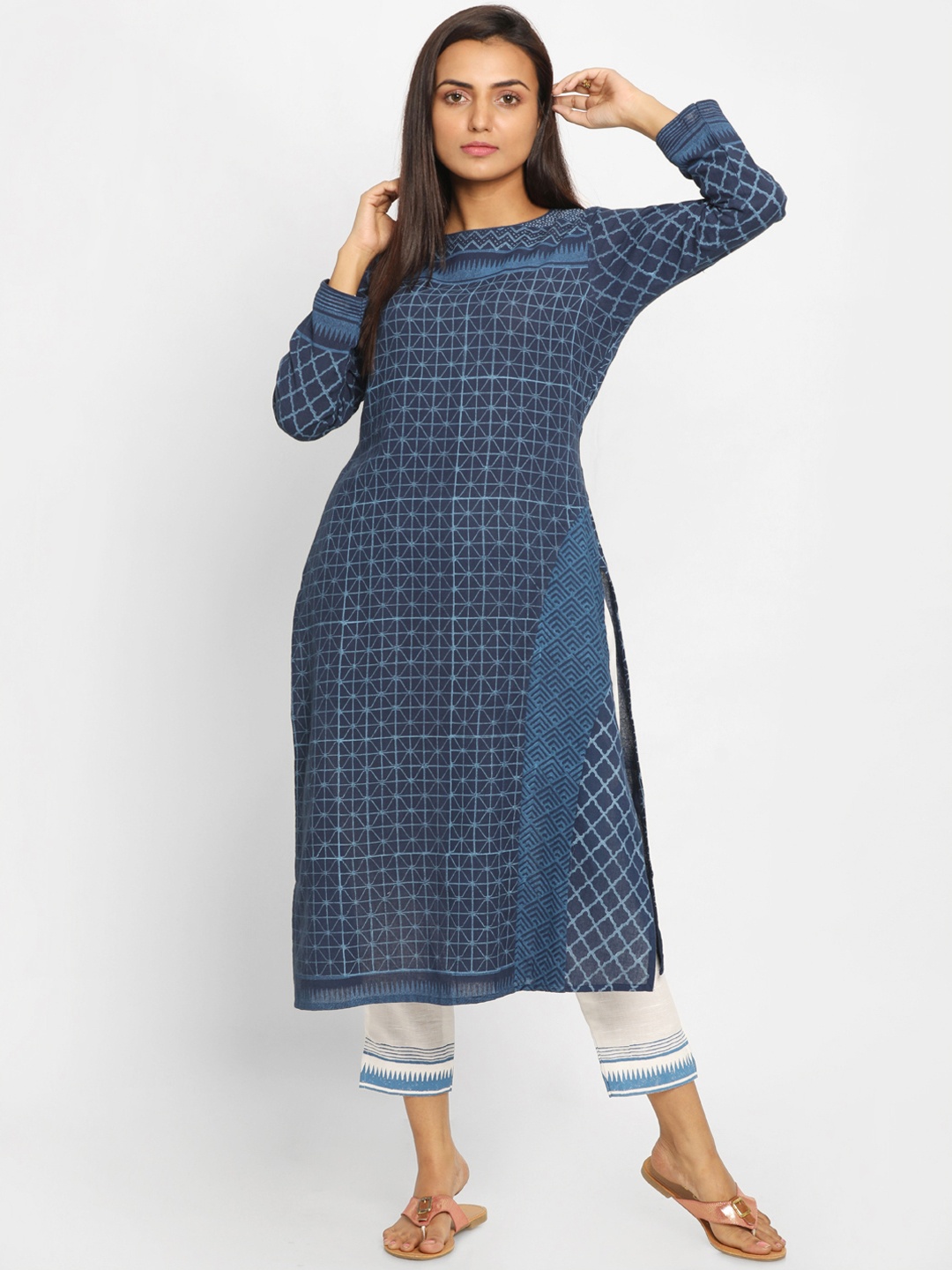 

Nakshi Women Navy Blue Printed Straight Kurta