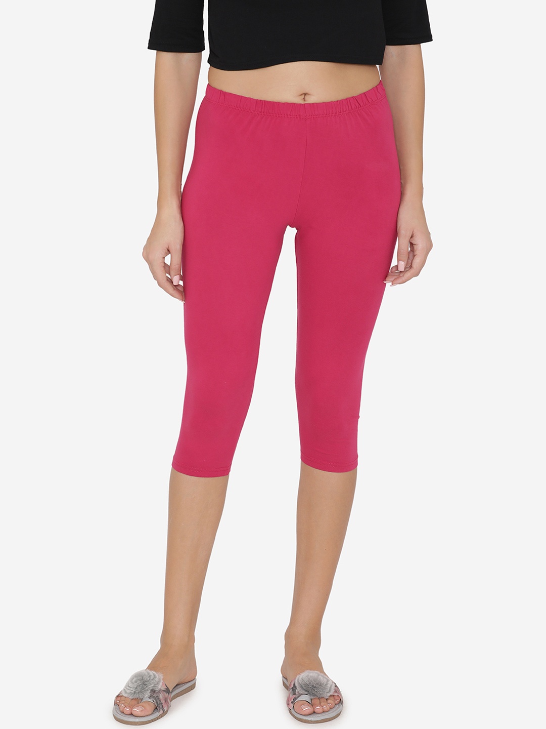 

Vami Women Fuchsia Solid Three-fourth Leggings