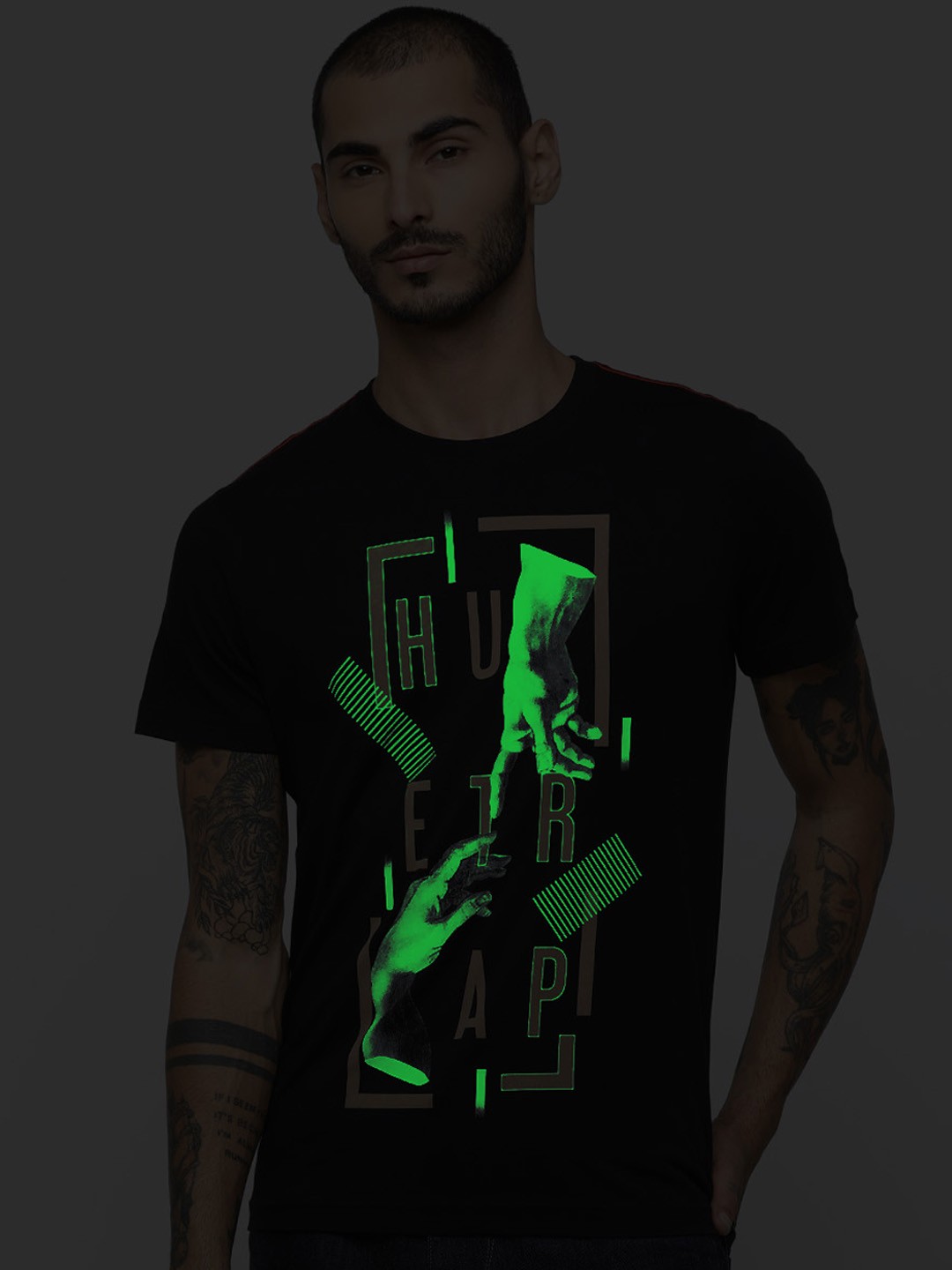 

Huetrap Men Black & Beige Glow in the Dark Printed Round Neck T-shirt