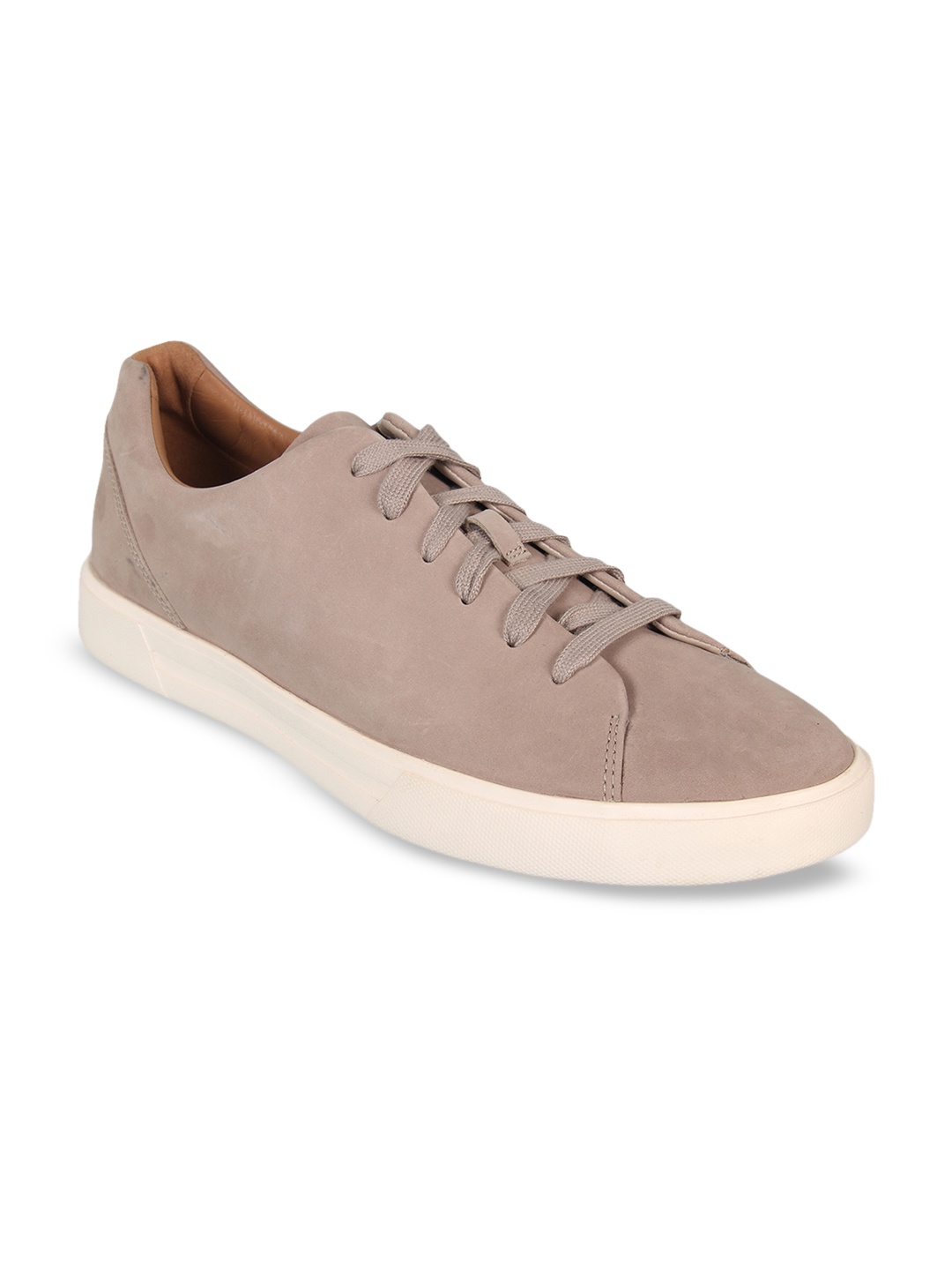 

Clarks Men Beige Solid Nubuck Sneakers