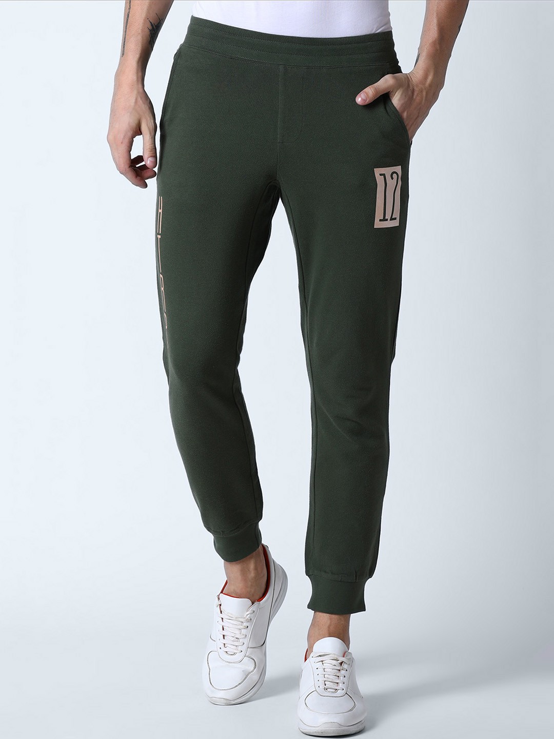 

Huetrap Men Olive Green Solid Straight-Fit Joggers