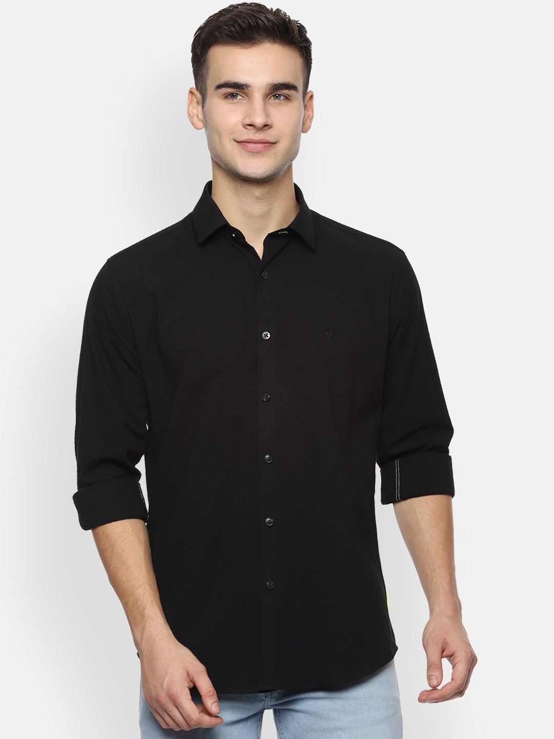 

V Dot Men Black Slim Fit Solid Casual Shirt