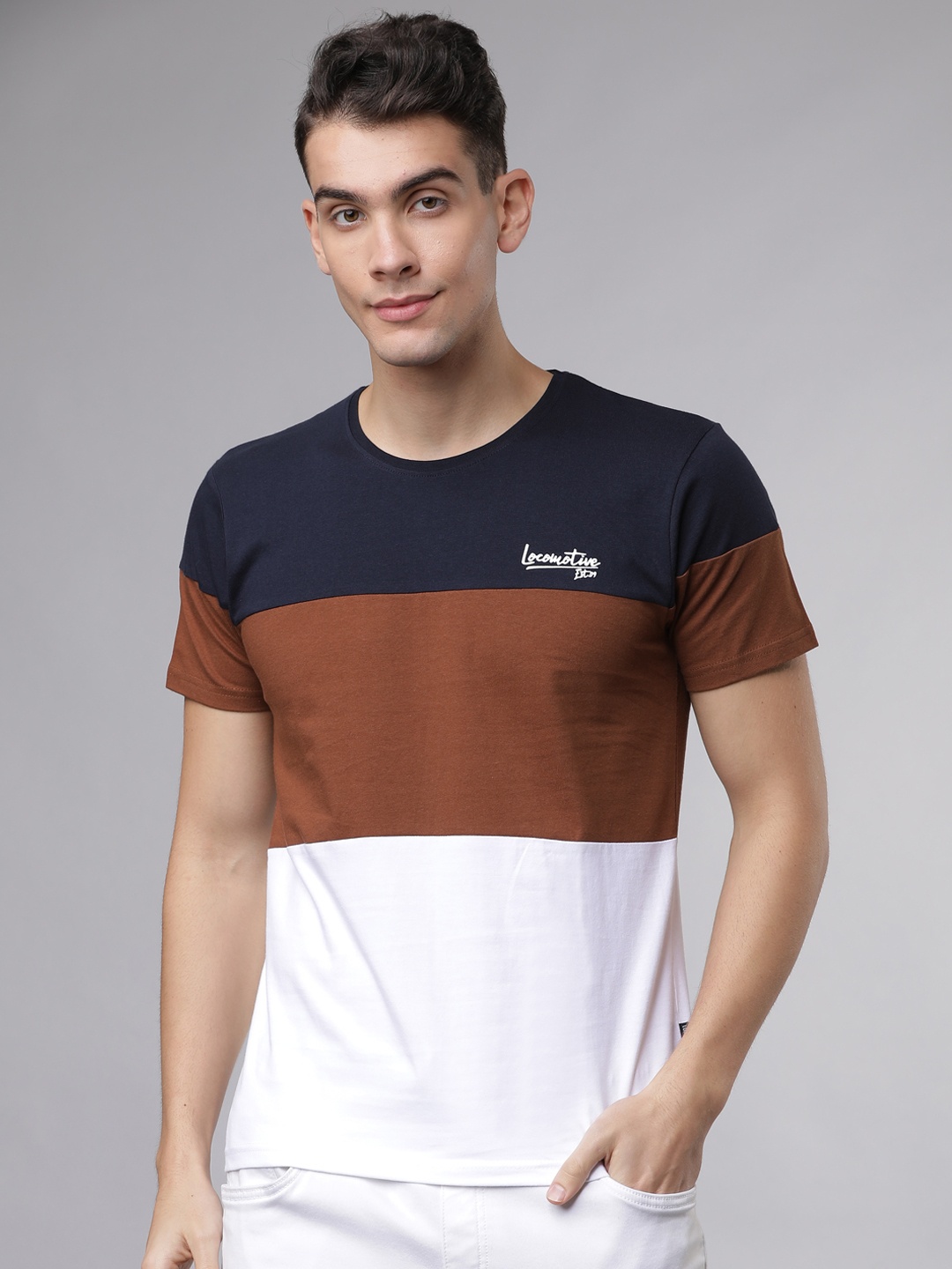 

LOCOMOTIVE Men Brown & White Colourblocked Round Neck T-shirt