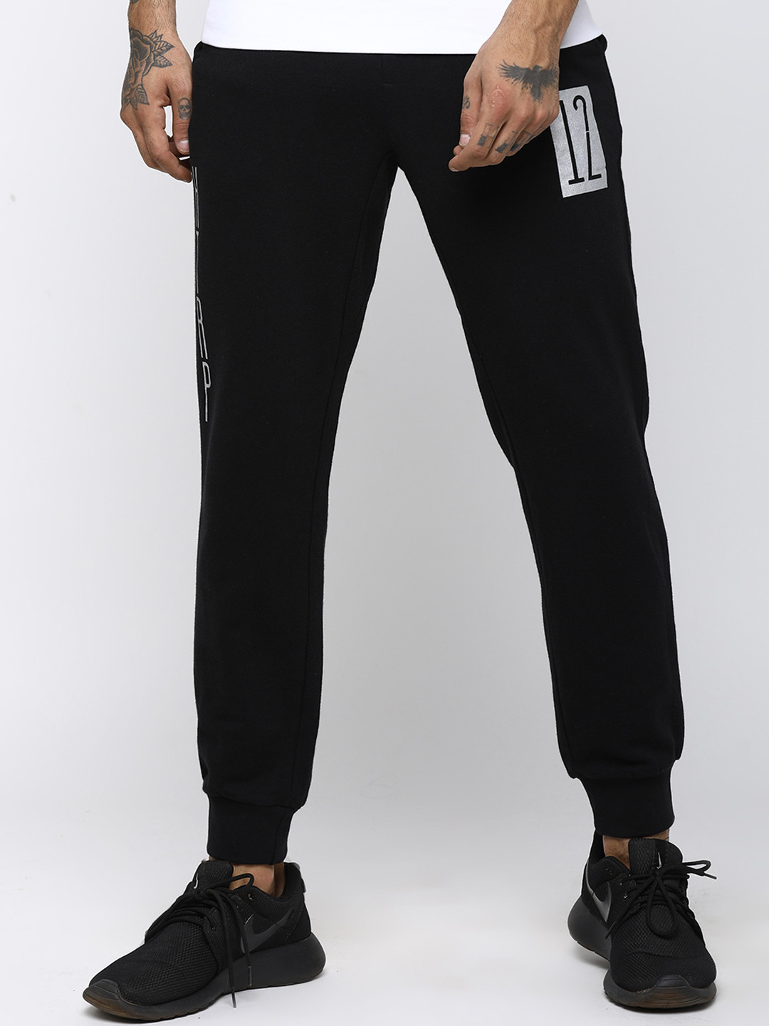 

Huetrap Men Black Solid Straight-Fit Joggers