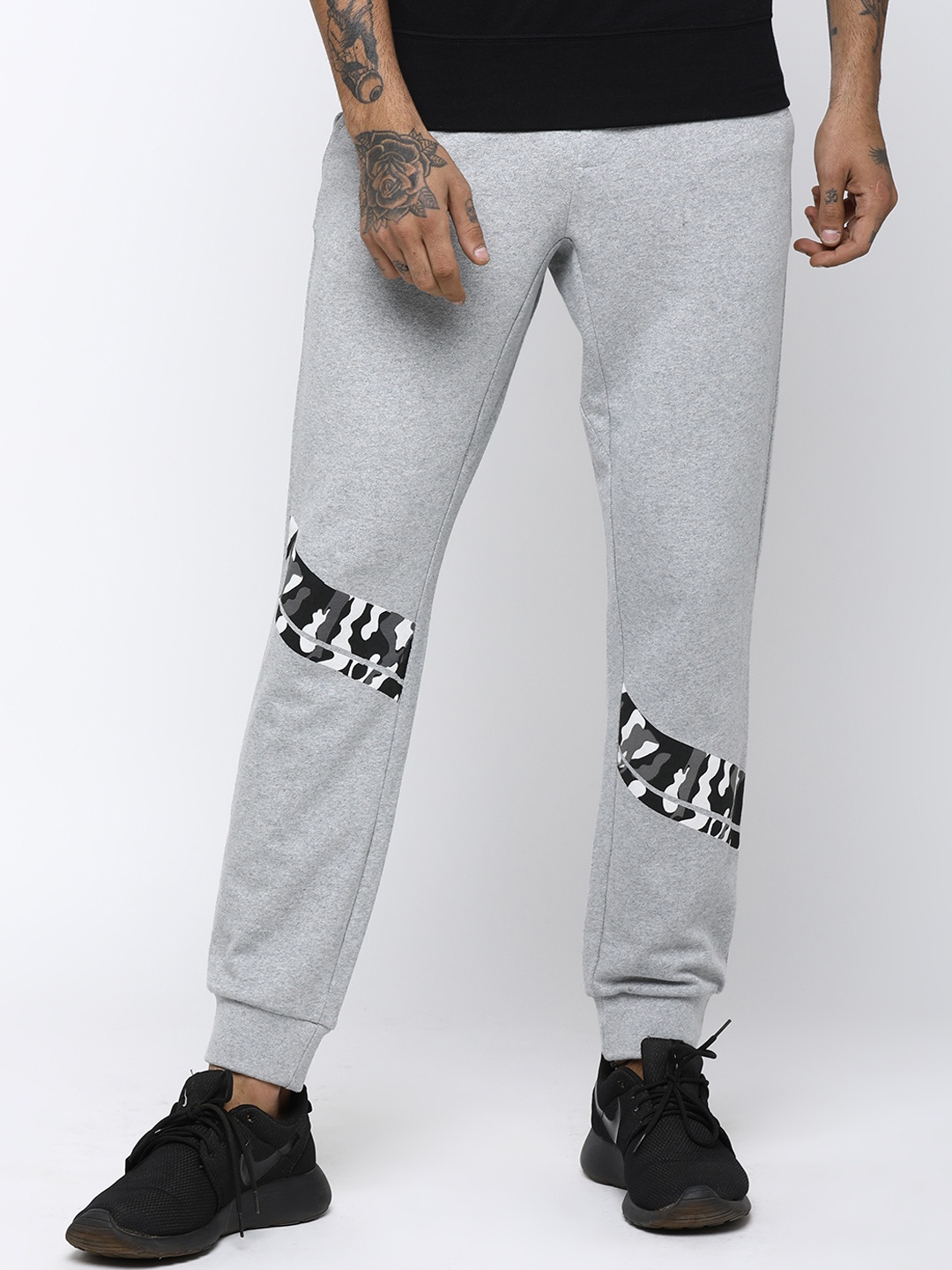 

Huetrap Men Grey Solid Straight-Fit Joggers