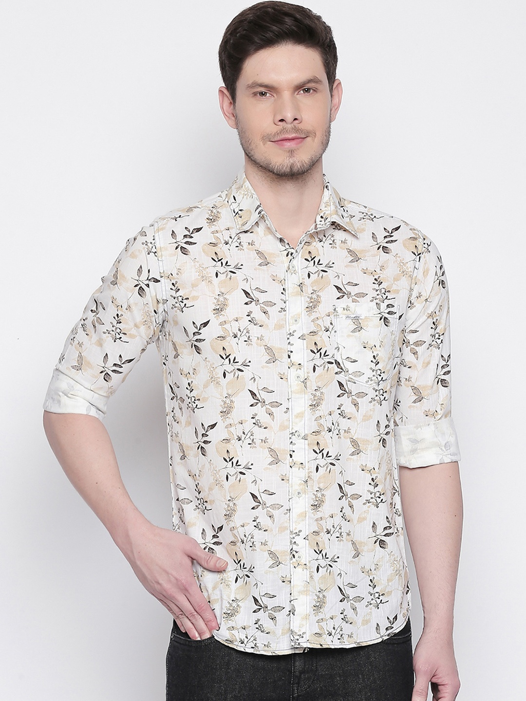 

Mufti Men Off-White & Beige Slim Fit Printed Casual Shirt