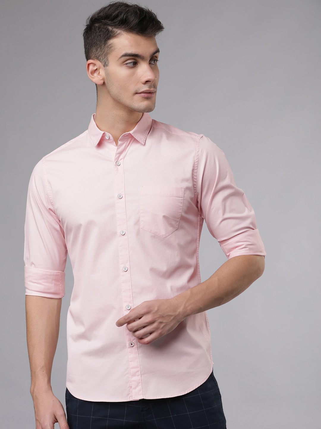 

LOCOMOTIVE Men Pink Slim Fit Solid Casual Shirt