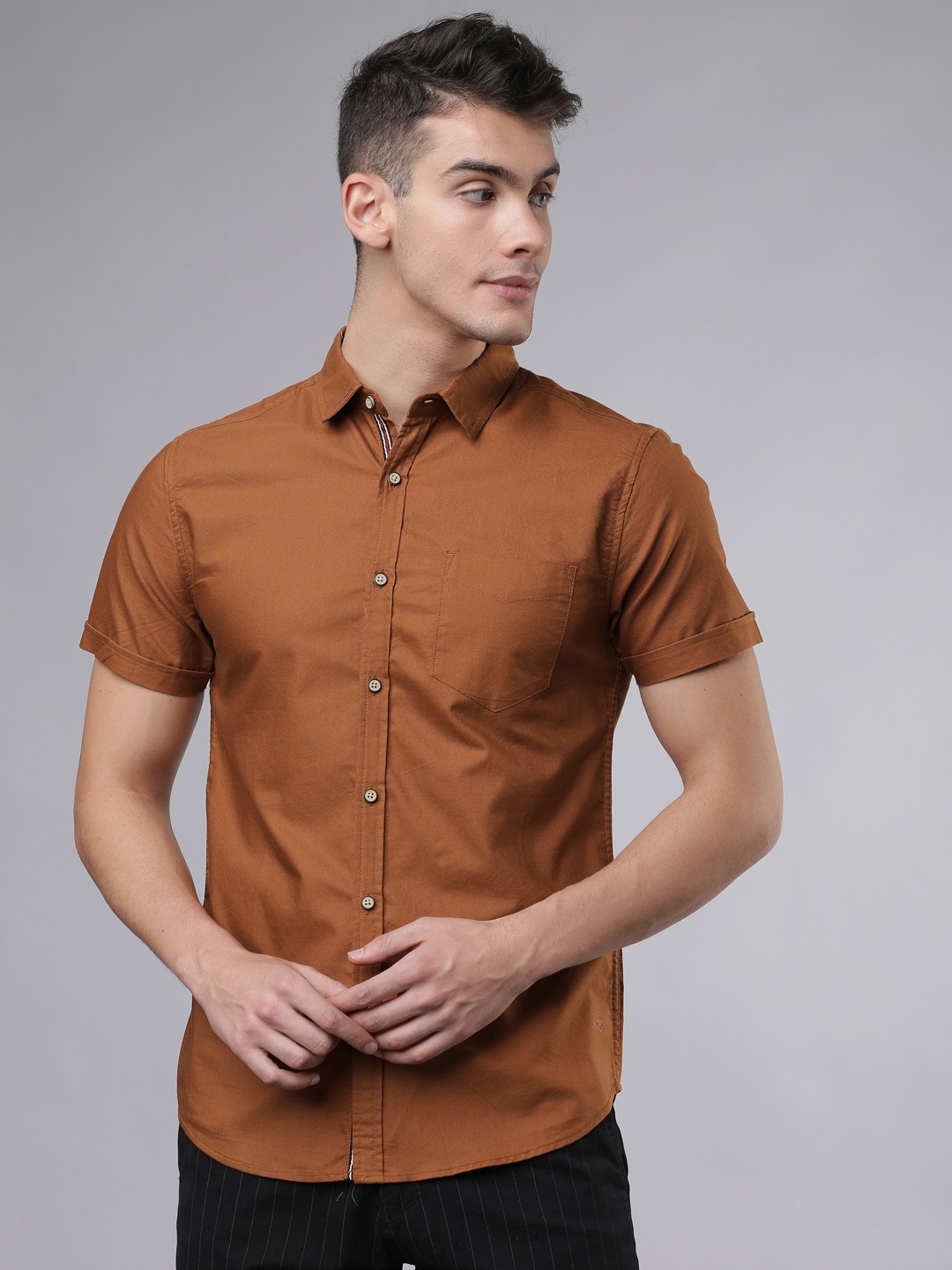 

LOCOMOTIVE Men Brown Slim Fit Solid Casual Shirt