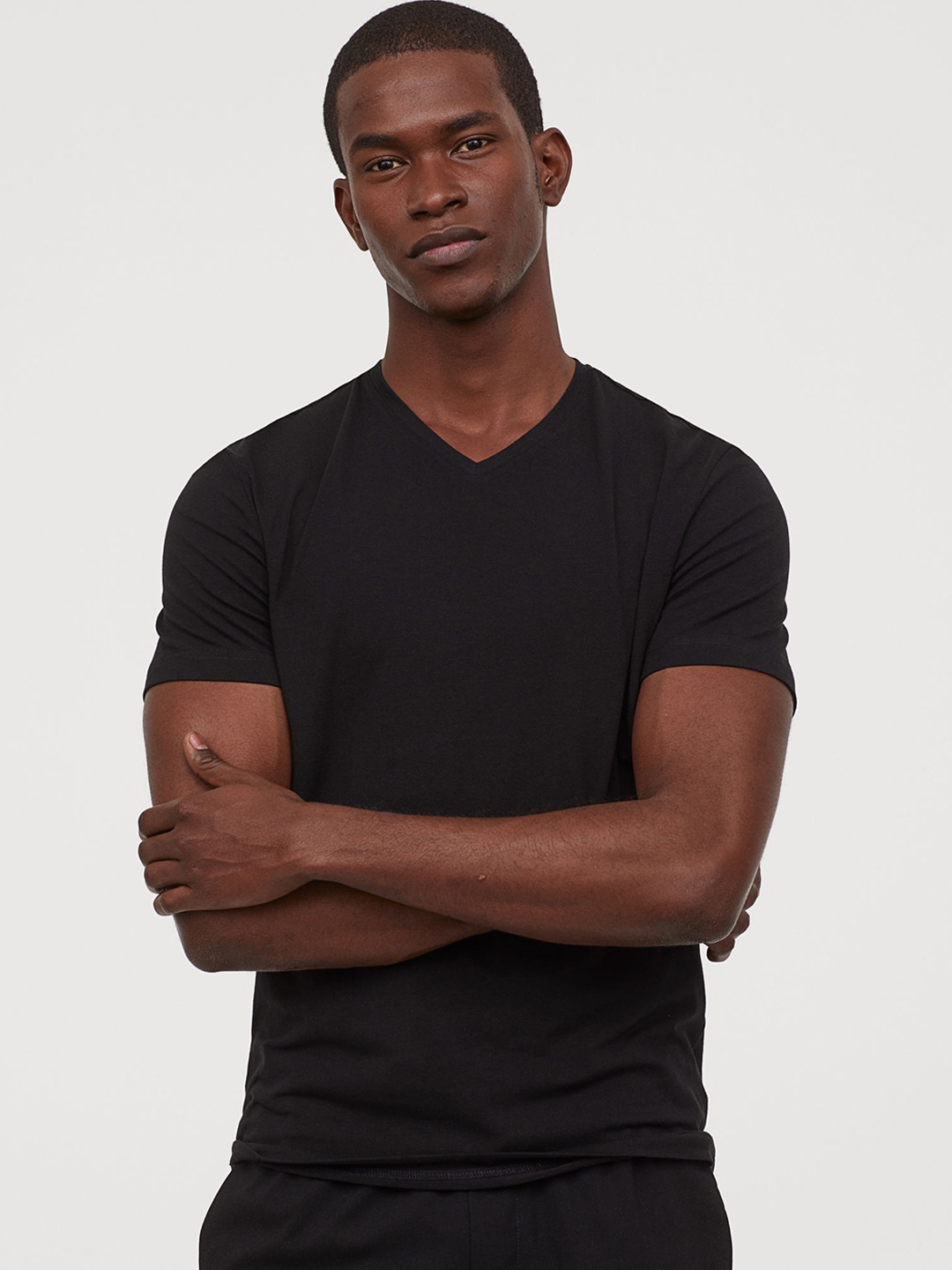 

H&M Men Black Solid V-neck T-shirt Slim Fit