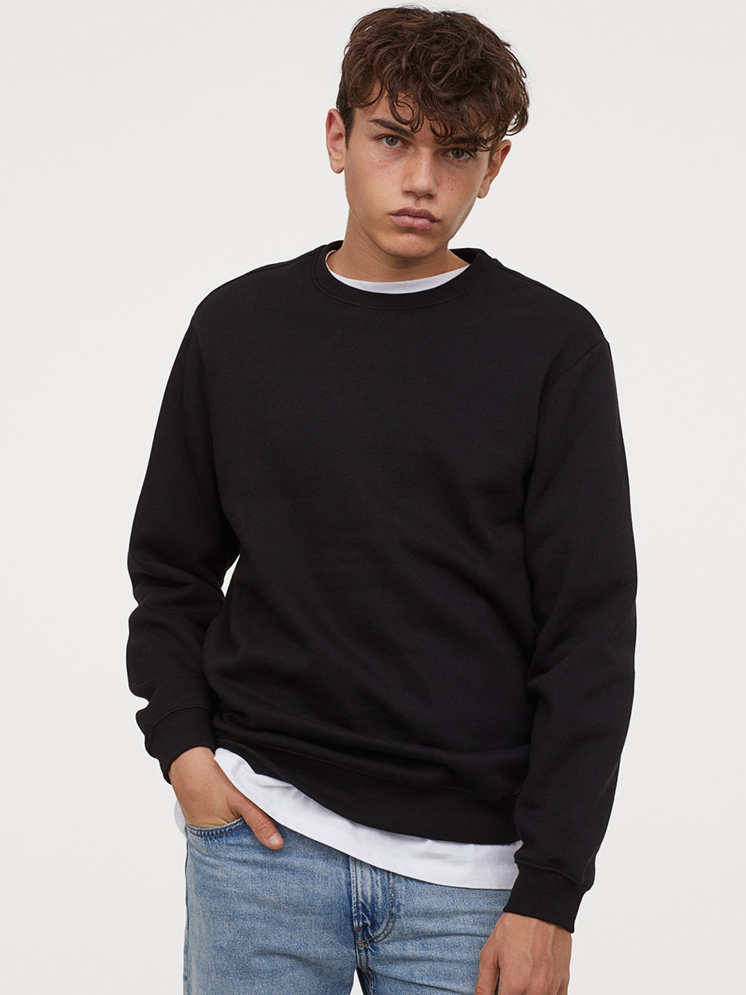 

H&M Men Black Solid Sweatshirt