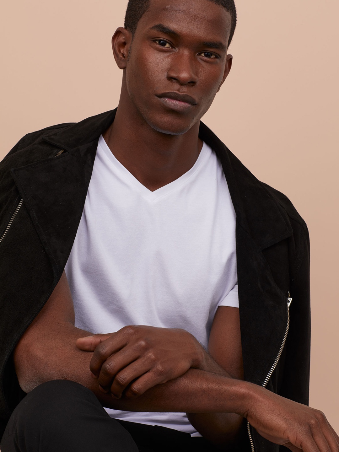 

H&M Men White Solid V-neck T-shirt Slim Fit