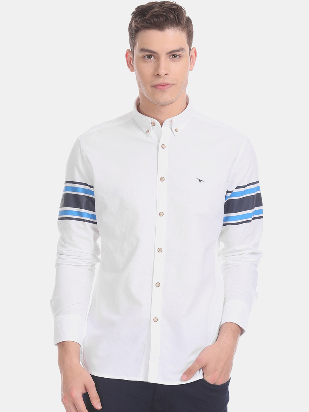 

Flying Machine Men White & Blue Regular Fit Solid Casual Shirt