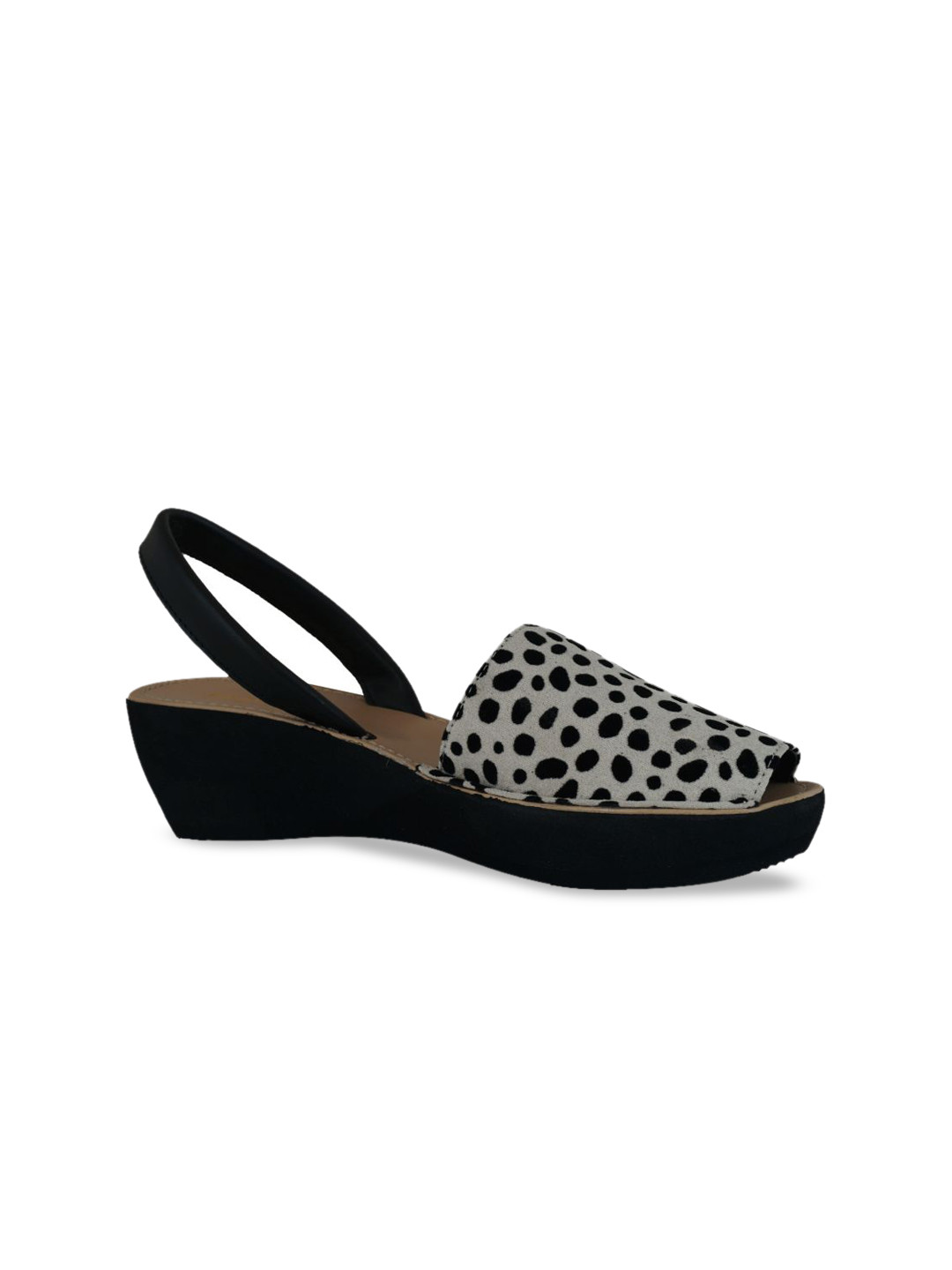 

Kenneth Cole Women White & Black Printed Leather Wedges