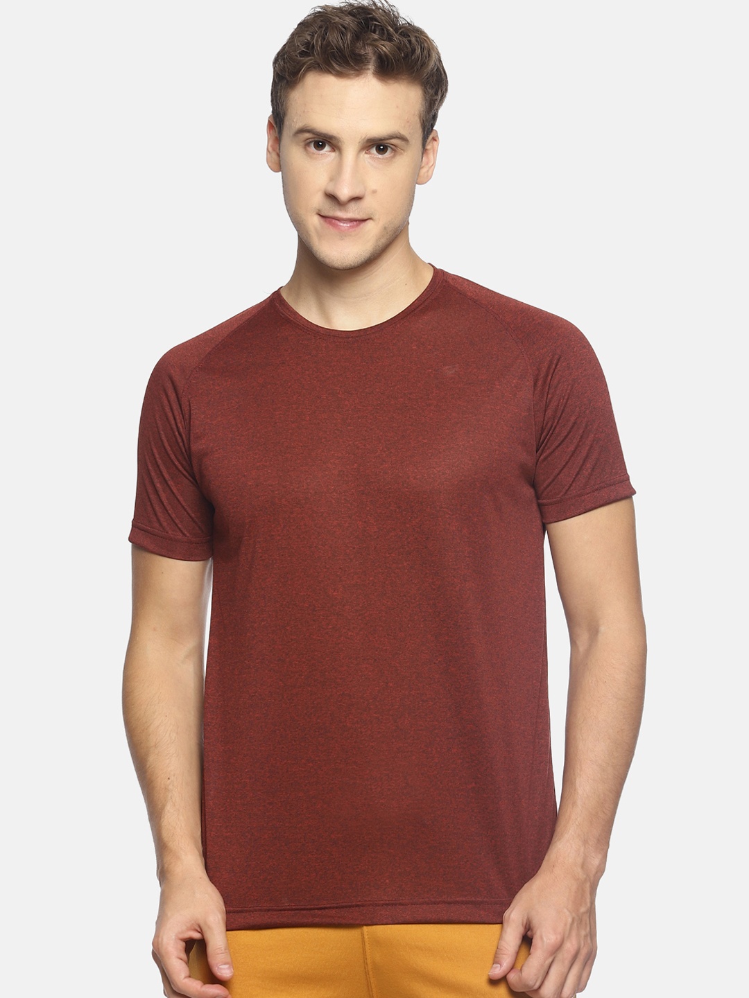 

OBOW Men Maroon Solid Round Neck T-shirt