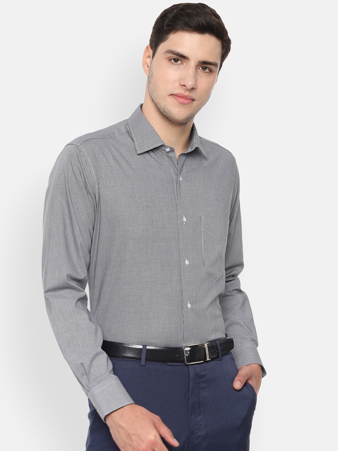 

Van Heusen Men Black & White Regular Fit Checked Formal Shirt