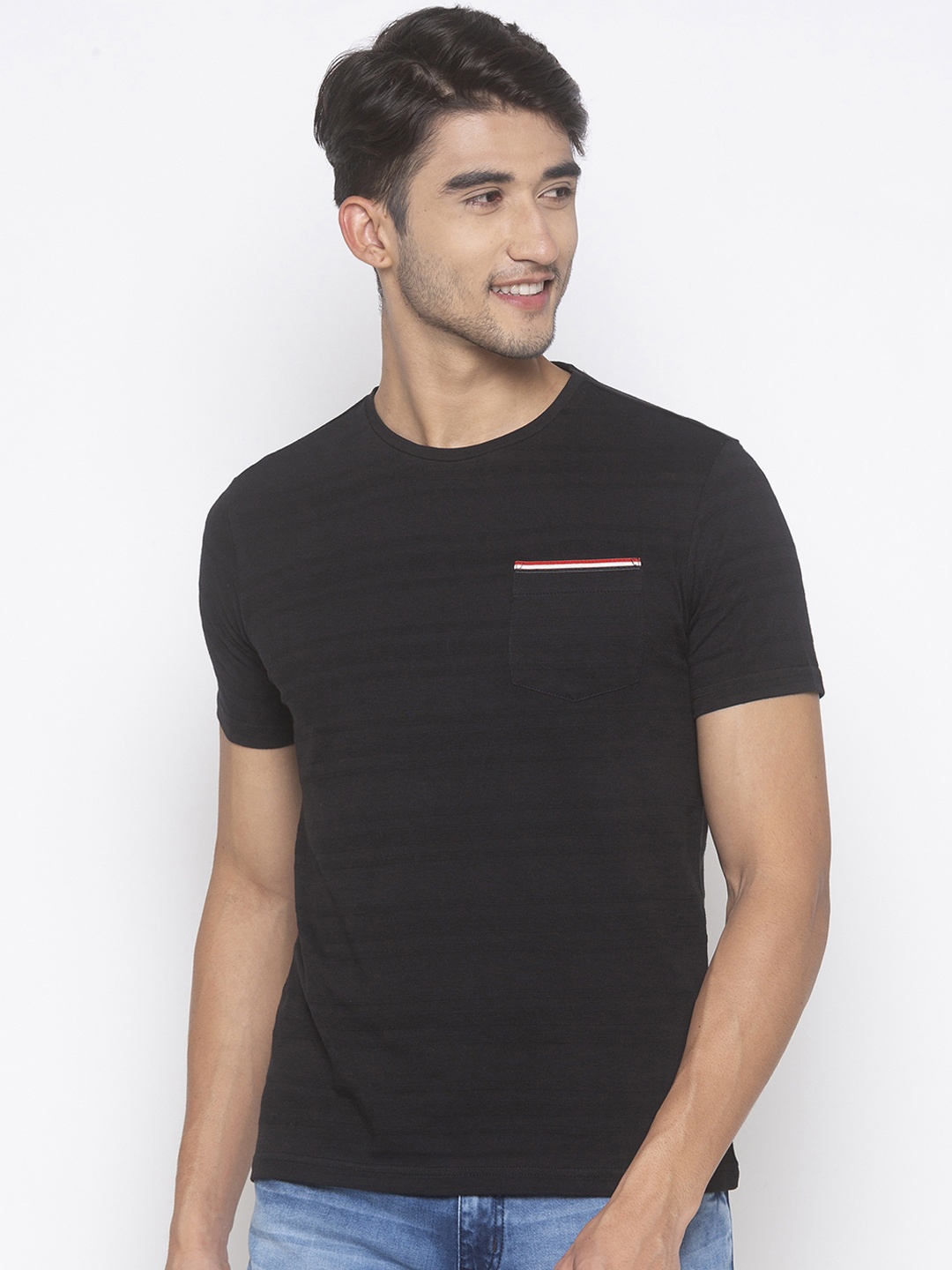 

Globus Men Black Striped Slim Fit Round Neck T-shirt