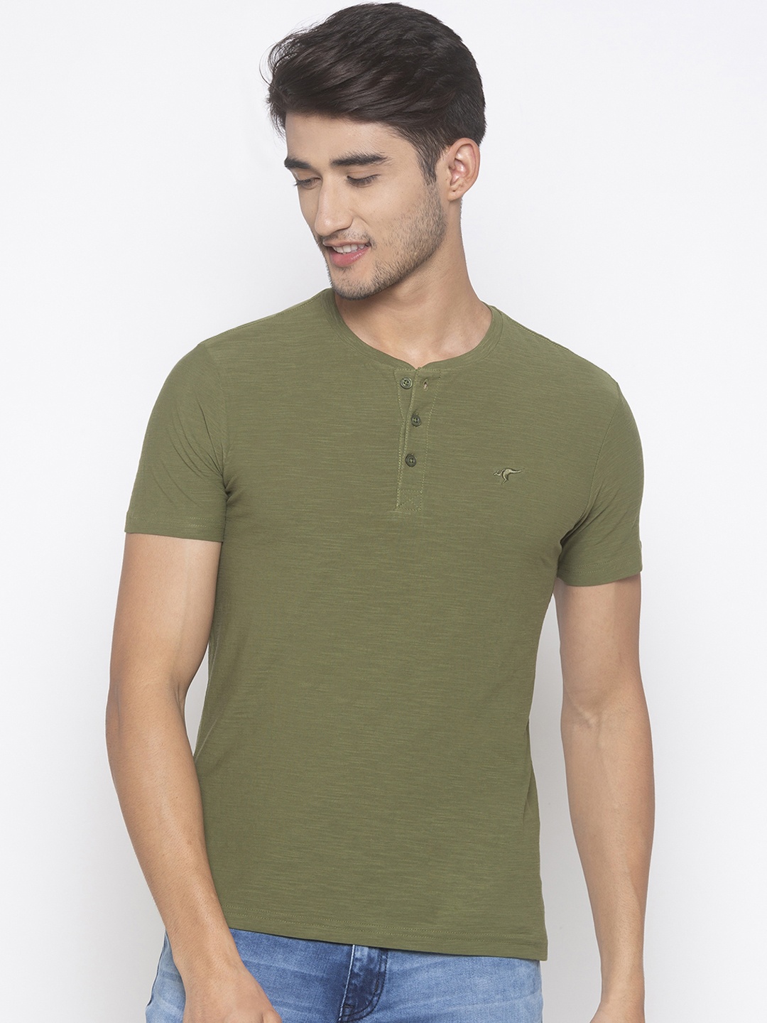 

Globus Men Olive Green Solid Mandarin Collar Slim Fit T-shirt