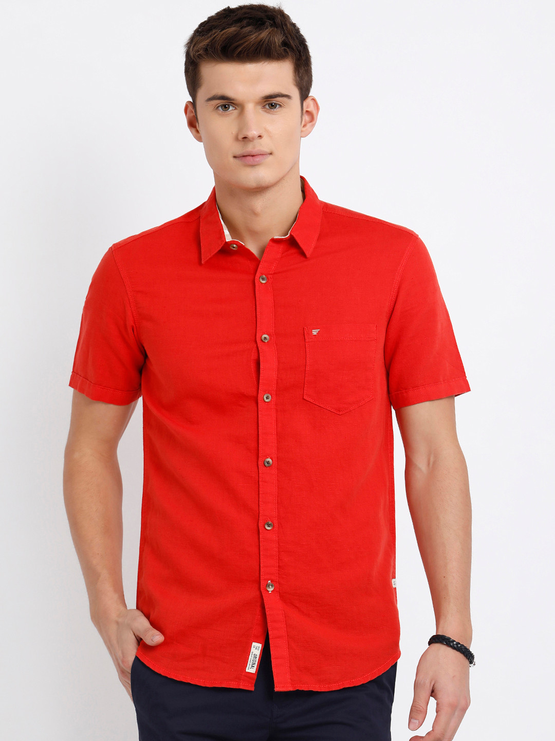 

t-base Men Red Regular Fit Solid Casual Shirt