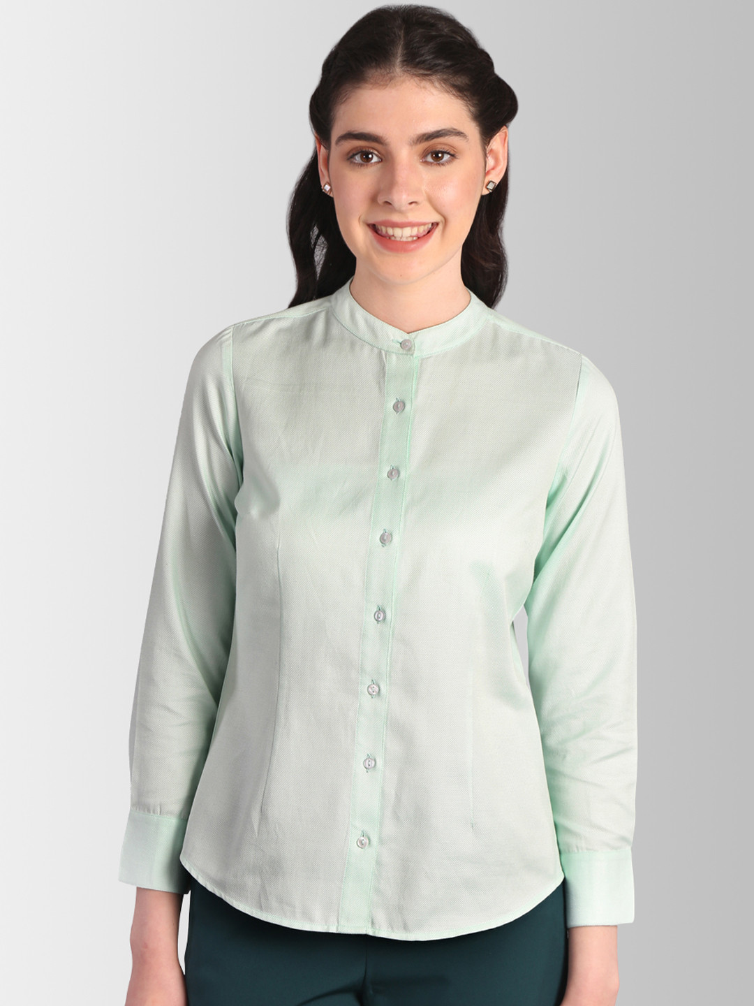 

FableStreet Women Green Tailored Fit Solid Casual Shirt