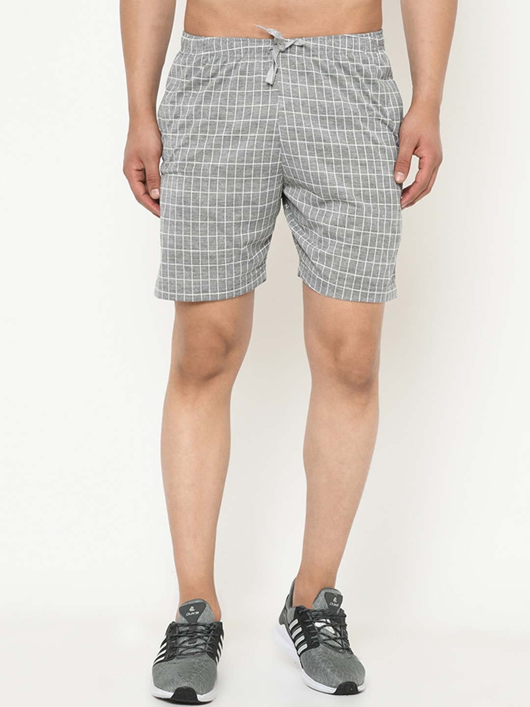 

VIMAL JONNEY Men Grey & White Checked Regular Shorts