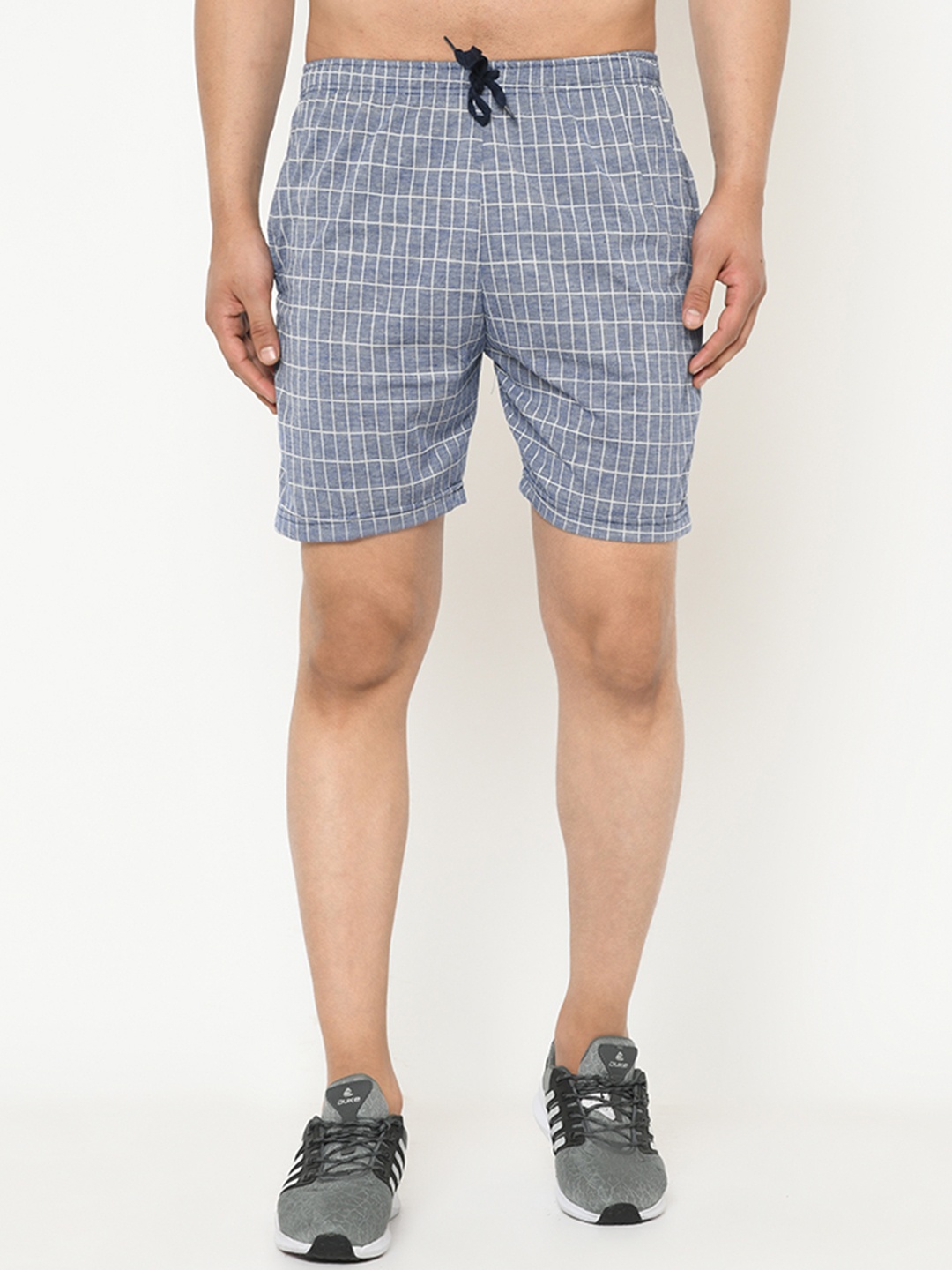 

VIMAL JONNEY Men Blue & White Checked Regular Shorts