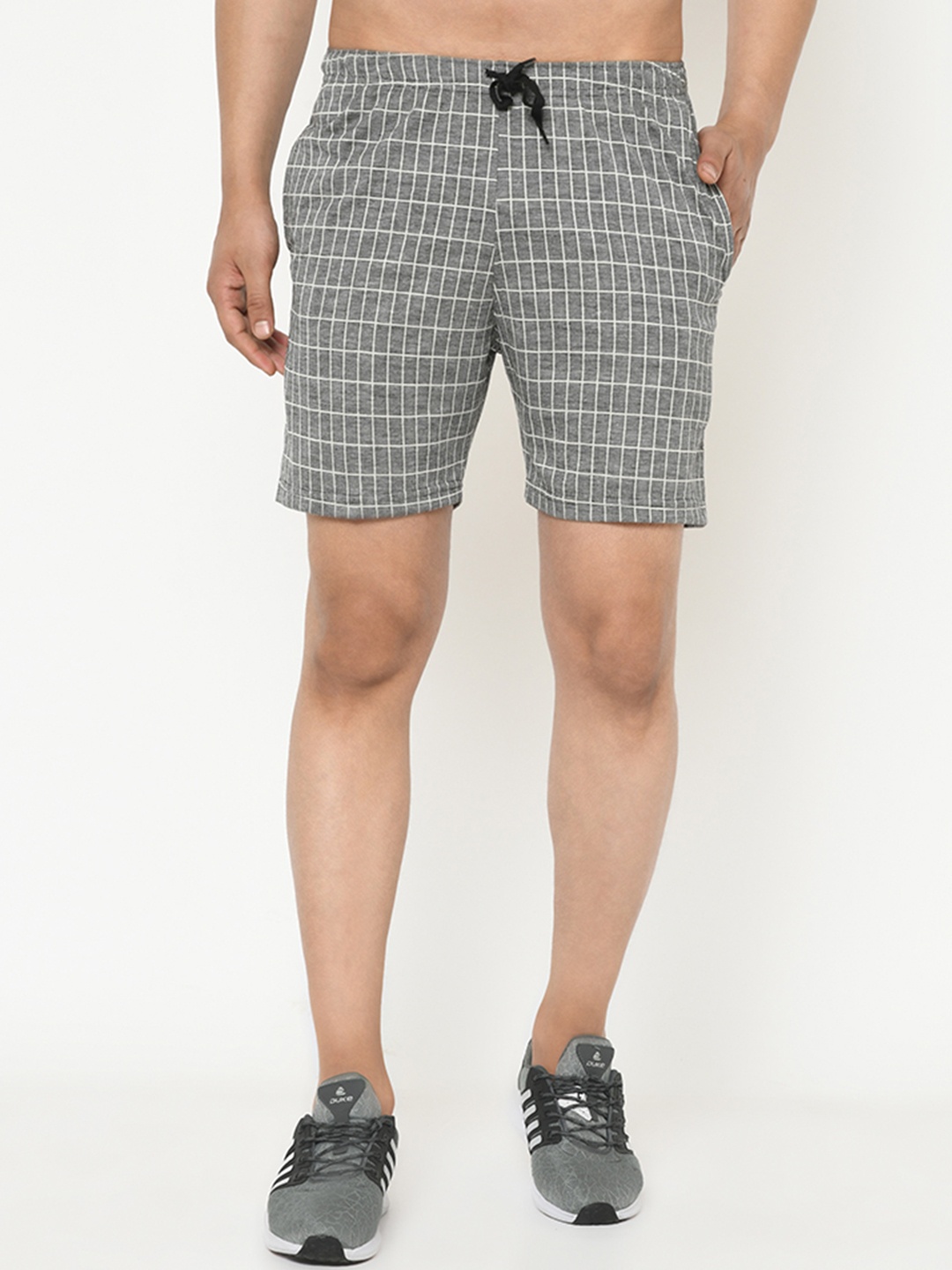 

VIMAL JONNEY Men Grey & White Checked Regular Shorts
