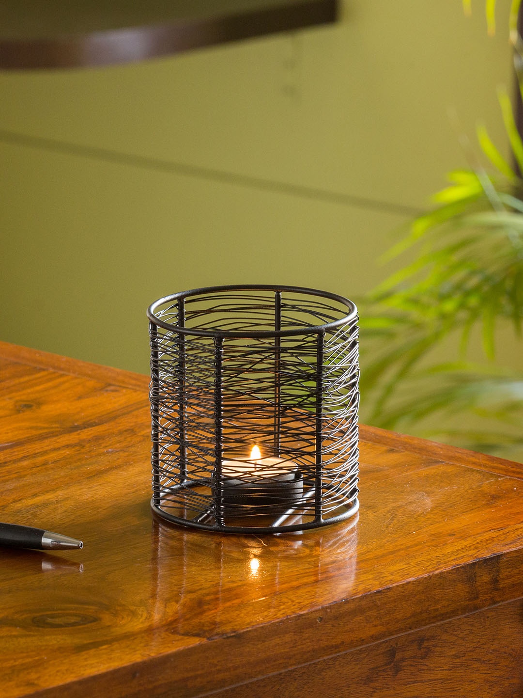 ExclusiveLane Black Glowing Mesh Cylinder Handwired Table Tea-Light Holder