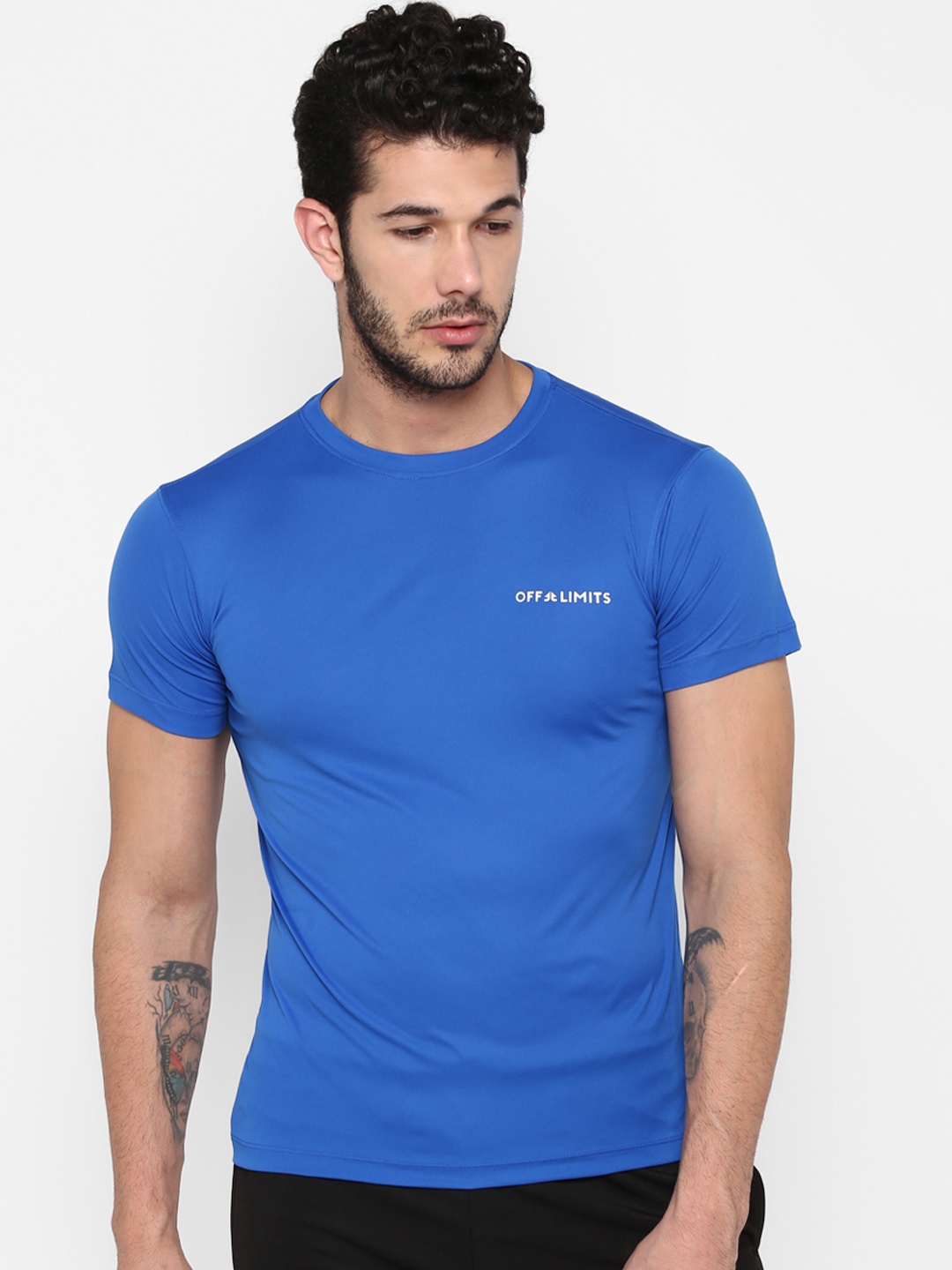 

OFF LIMITS Men Blue Solid Round Neck T-shirt