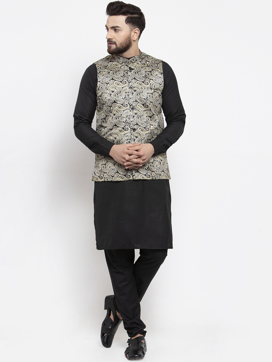 

Jompers Men Black & Gold-Toned Printed Kurta with Churidar