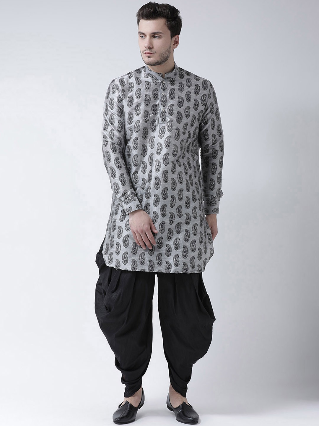 

DEYANN Men Silver-Toned & Black Printed Kurta with Patiala