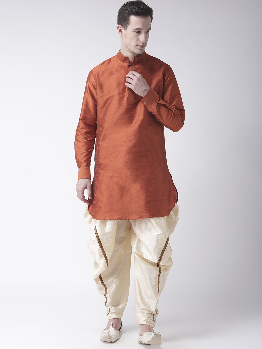 

DEYANN Men Orange & Cream-Coloured Solid Kurta with Patiala