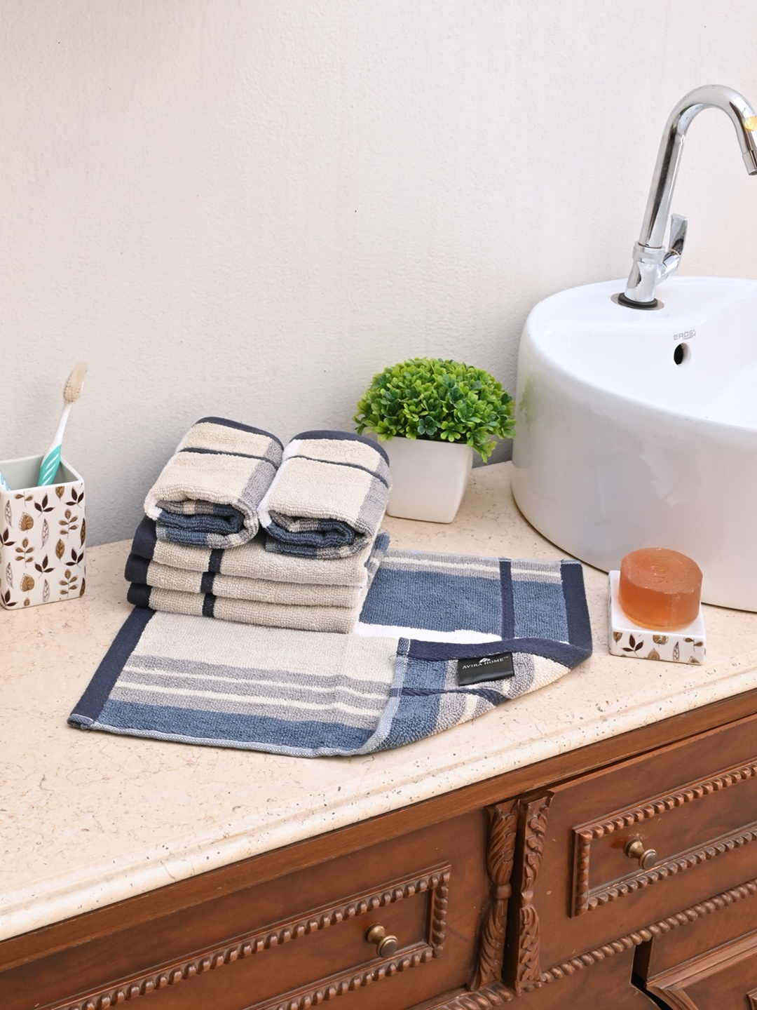 

Avira Home Unisex Set Of 6 Blue & Beige Winter Striped 550 GSM Face Towels