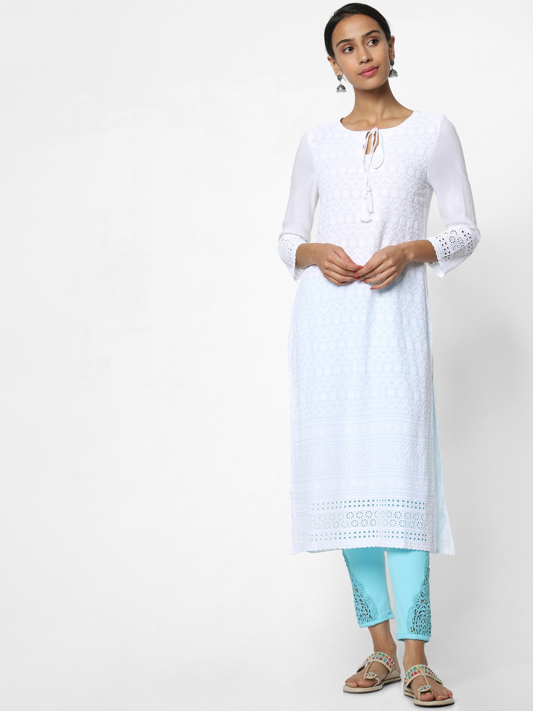 

Naari Women White Embroidered Kurti