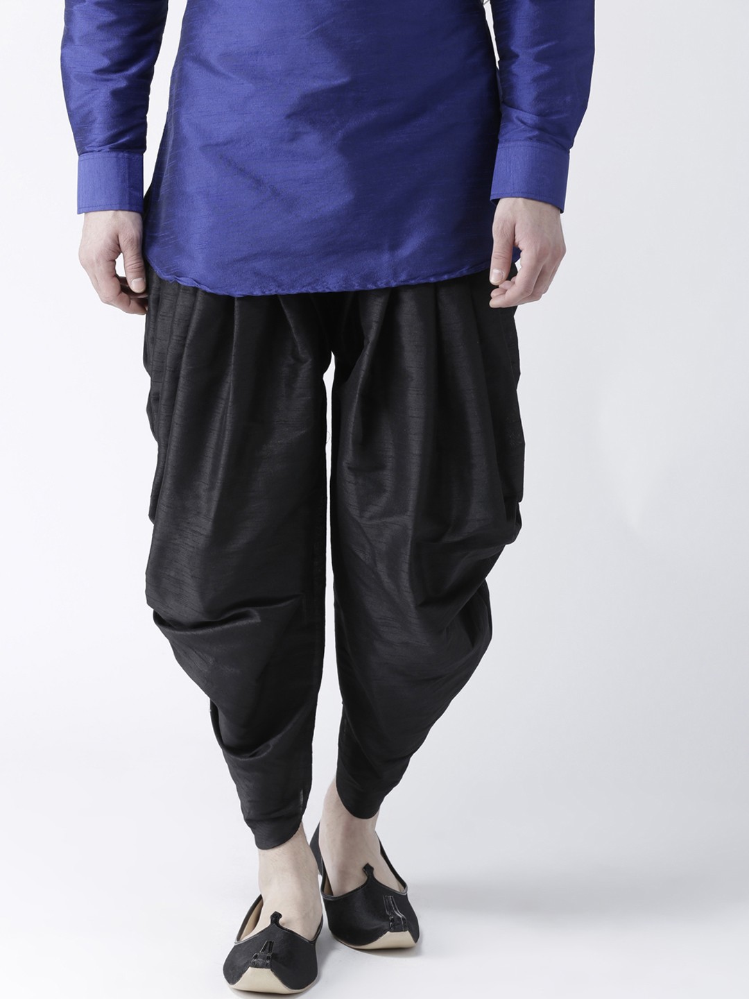 

DEYANN Men Black Solid Dhoti