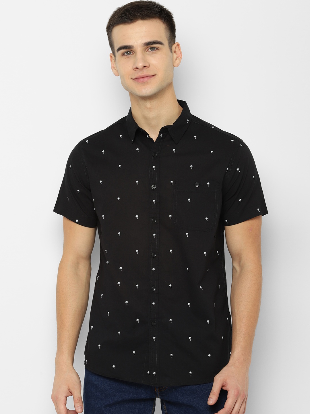 

People Men Black & White Regular Fit Printed Casual Shirt