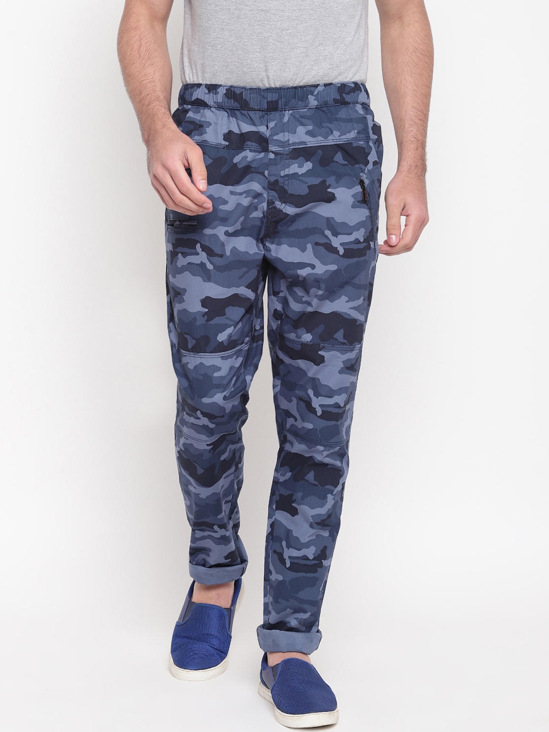 

SAPPER Men Blue & Black Straight Fit Camouflage Printed Cargos