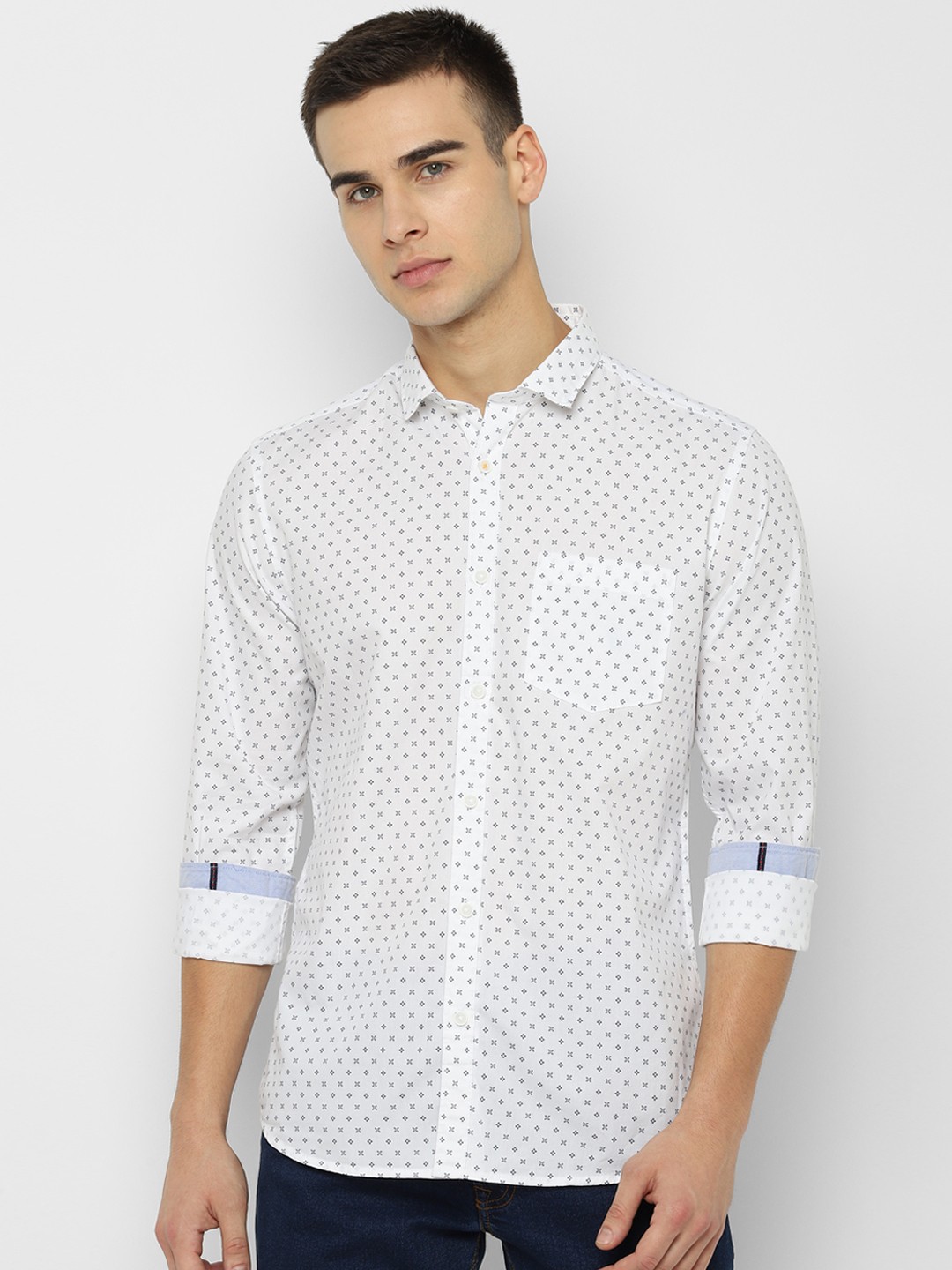 

People Men White & Black Regular Fit Printed Casual Shirt