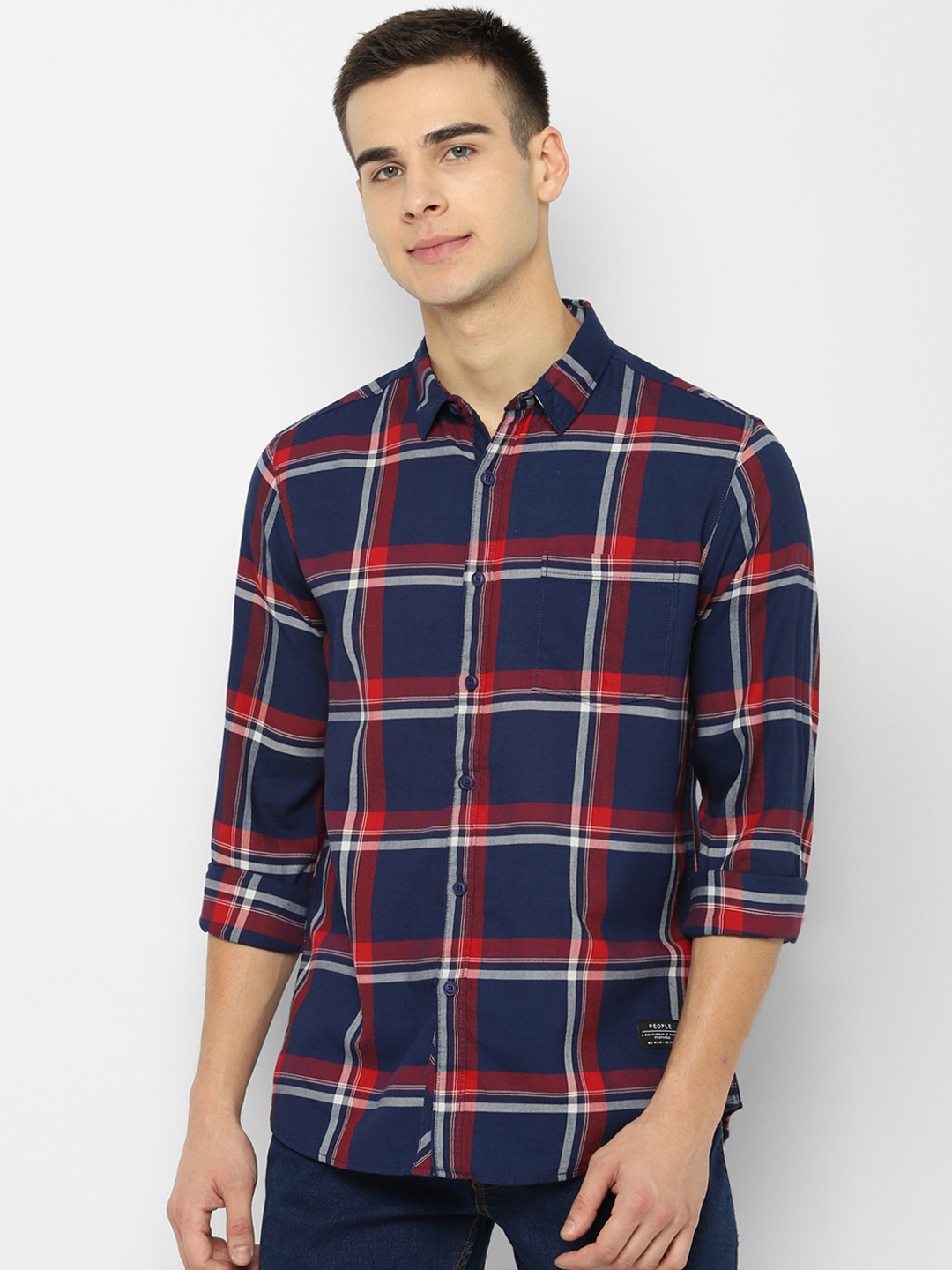 

People Men Navy Blue & Red Regular Fit Checked Casual Shirt