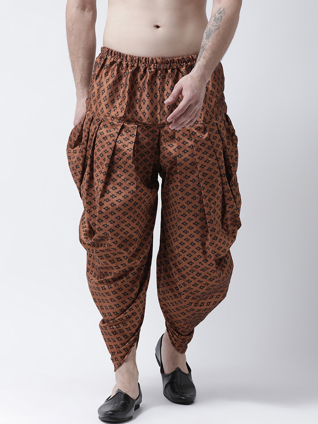 

DEYANN Men Copper-Coloured & Black Printed Dupion Silk Dhoti