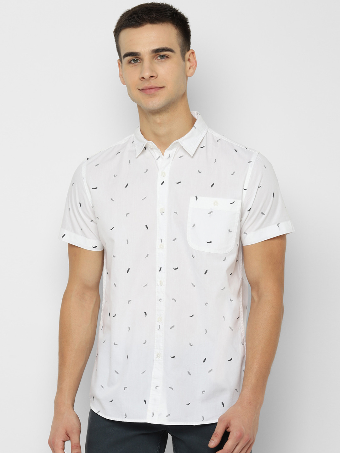 

People Men White & Black Regular Fit Printed Casual Shirt