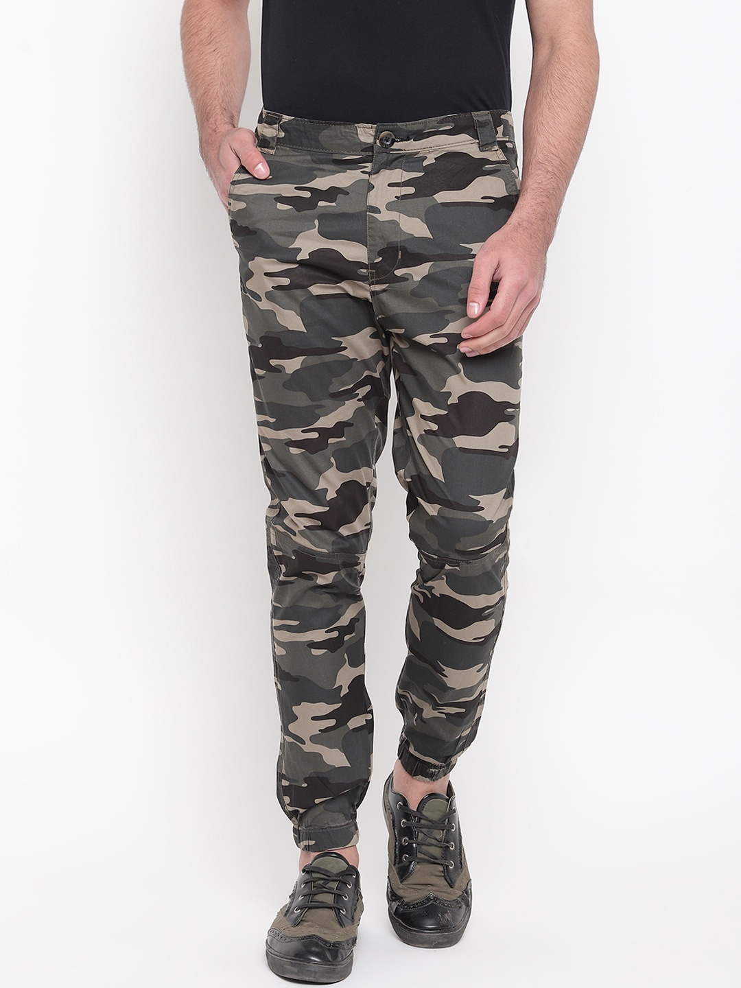 

SAPPER Men Beige & Brown Slim Fit Camouflage Printed Cargos