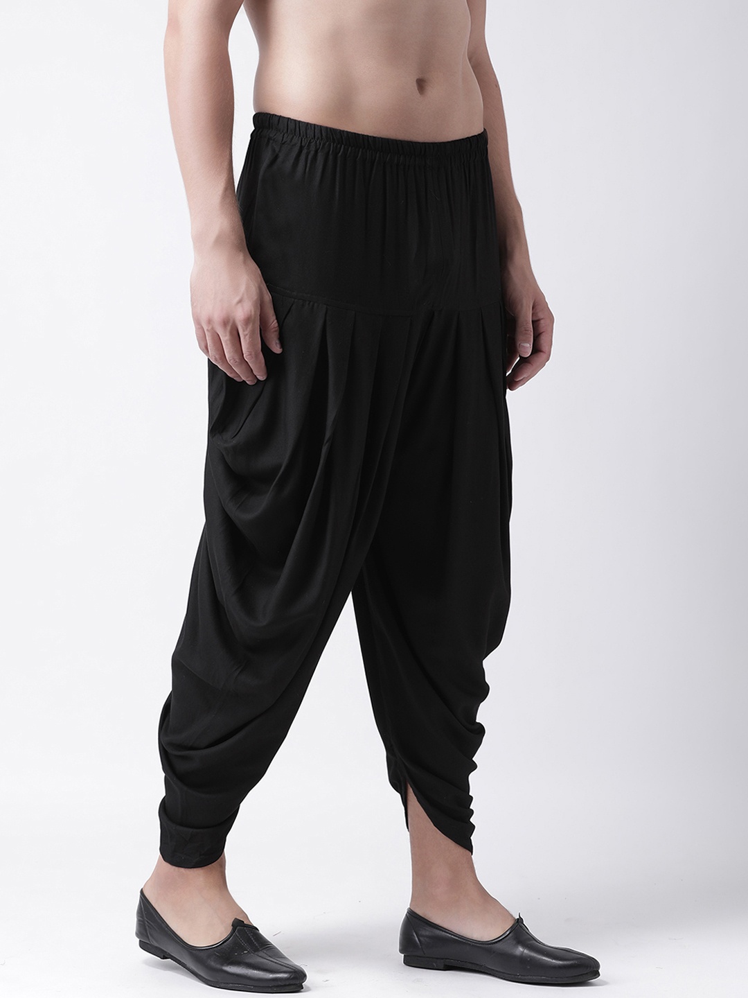 

DEYANN Men Black Solid Dhoti