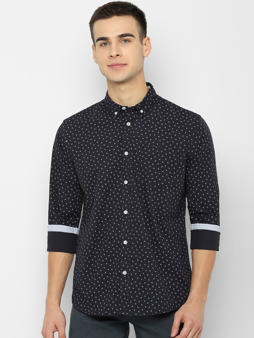 

People Men Black & White Regular Fit Printed Casual Shirt