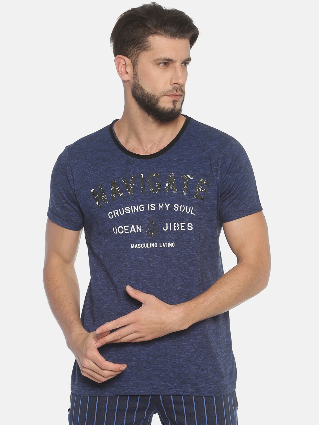 

Masculino Latino Men Navy Blue Off-White Printed Round Neck Pure Cotton T-shirt