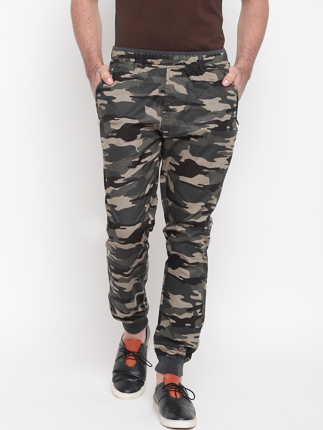 

SAPPER Men Beige & Brown Slim Fit Camouflage Printed Cargos
