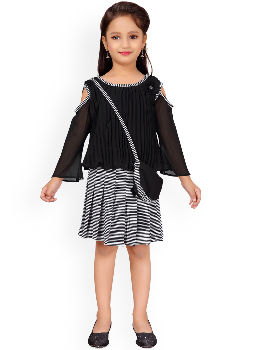 

Aarika Girls Black & White Solid Top with Skirt