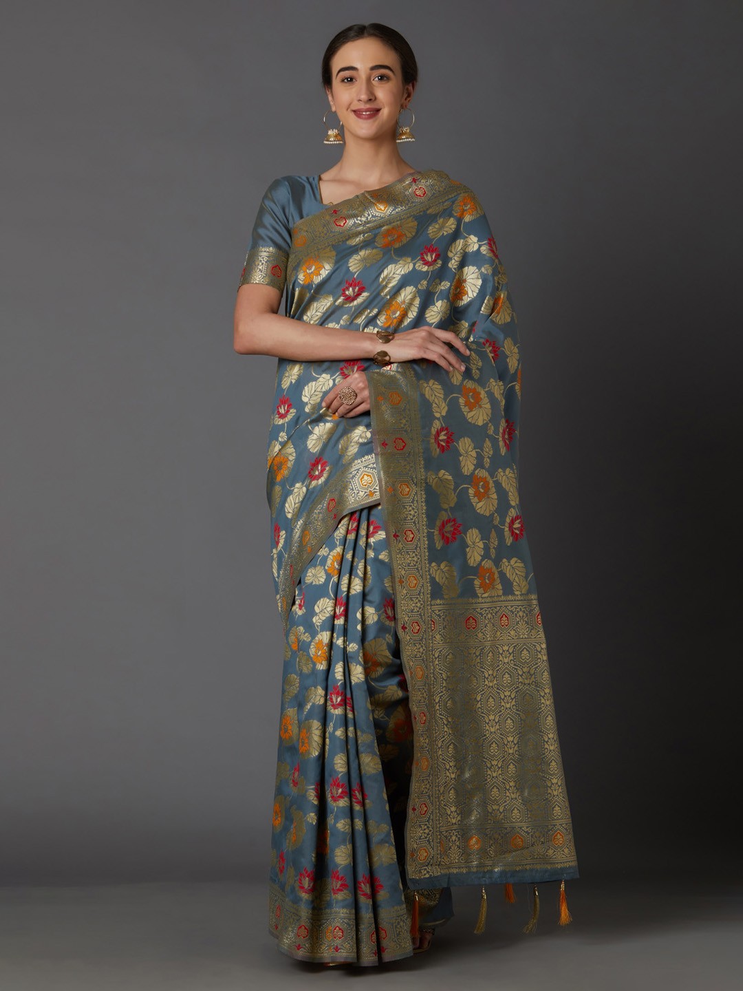 

Mitera Grey & Gold-Coloured Silk Blend Woven Design Kanjeevaram Saree
