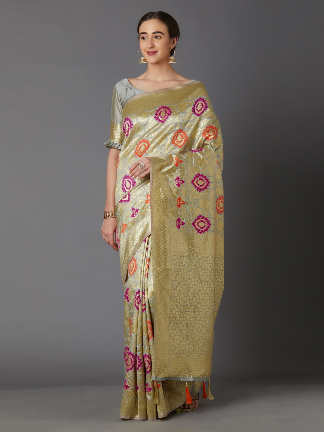 

Mitera Grey & Gold-Coloured Silk Blend Woven Design Kanjeevaram Saree